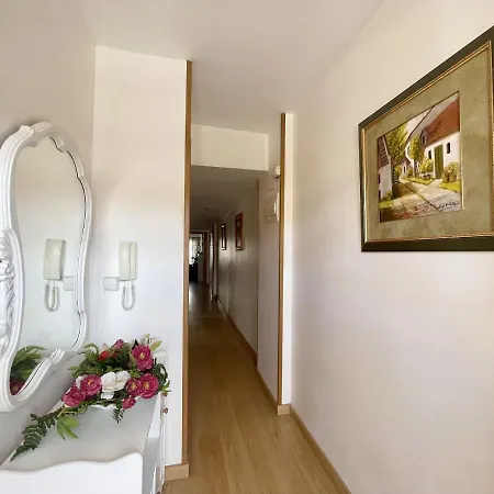 Cozy Center Apartment *